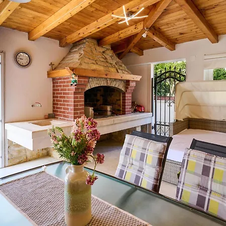 2 Bedroom Pet Friendly In